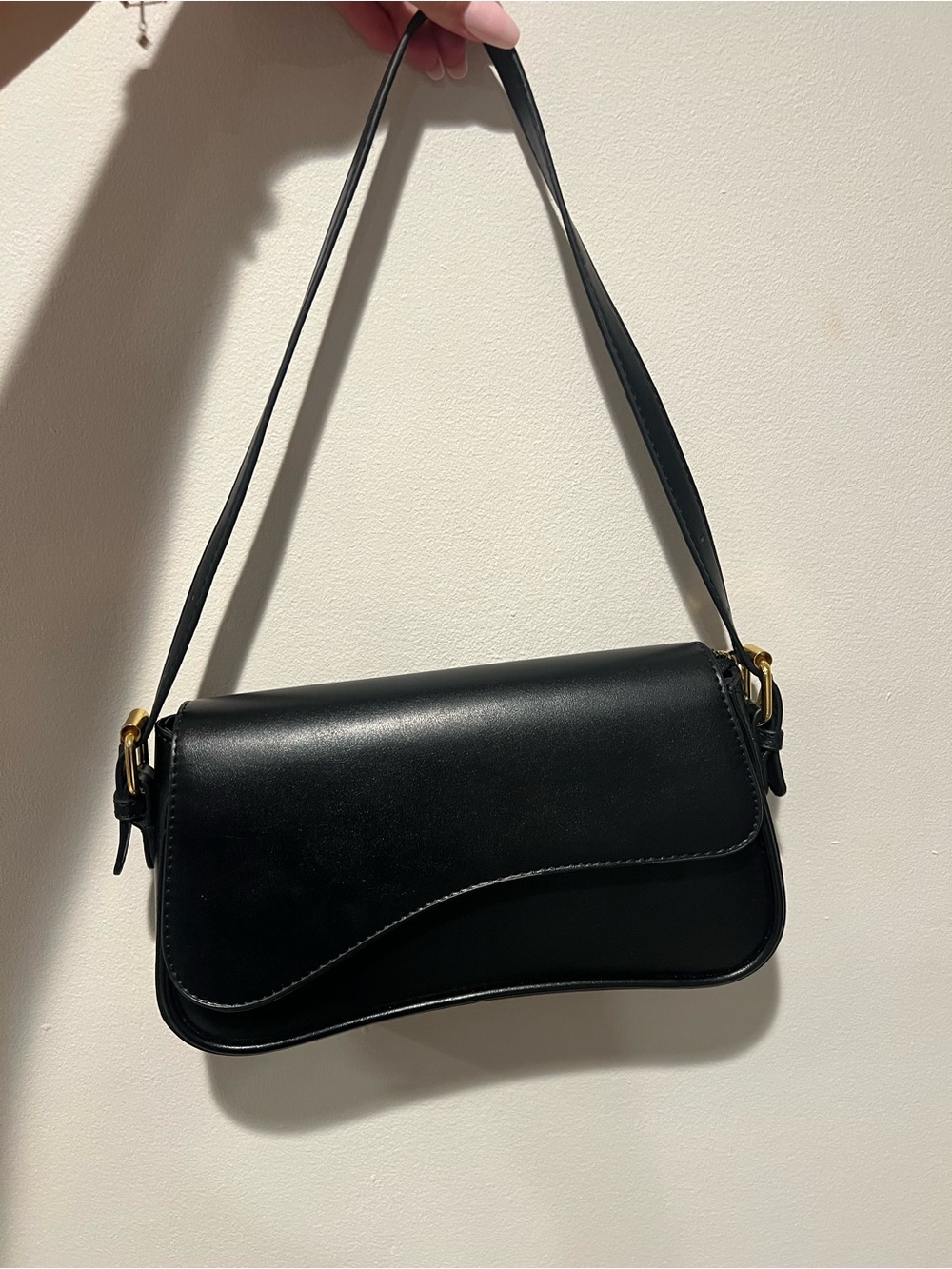 Classic Black Leather Shoulder Bag - Everyday Handbag
